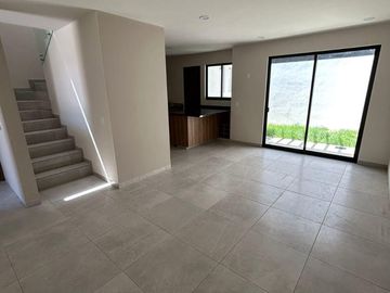 CASA EN VENTA DE DISEÑO PROPIO CERCA DE LA UNIVERSIDAD ANÁHUAC