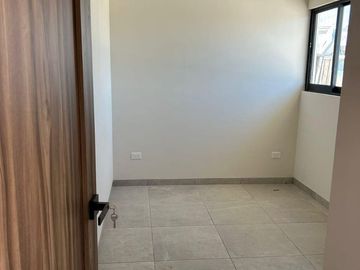 CASA EN VENTA DE DISEÑO PROPIO CERCA DE LA UNIVERSIDAD ANÁHUAC