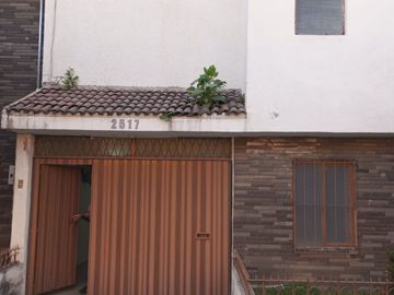 Se vende casa 9 recámaras, excelente ubicación, Col. La Paz, a 10 minutos de la UPAEP, ideal para Inversionistas. para renta recamaras con servicios