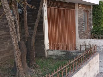 Se vende casa 9 recámaras, excelente ubicación, Col. La Paz, a 10 minutos de la UPAEP, ideal para Inversionistas. para renta recamaras con servicios