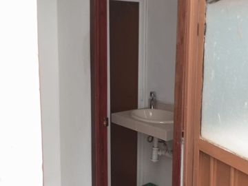 Se vende casa 9 recámaras, excelente ubicación, Col. La Paz, a 10 minutos de la UPAEP, ideal para Inversionistas. para renta recamaras con servicios