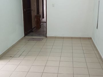 Se vende casa 9 recámaras, excelente ubicación, Col. La Paz, a 10 minutos de la UPAEP, ideal para Inversionistas. para renta recamaras con servicios