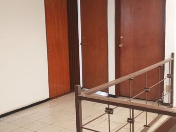Se vende casa 9 recámaras, excelente ubicación, Col. La Paz, a 10 minutos de la UPAEP, ideal para Inversionistas. para renta recamaras con servicios