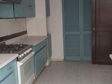 Se vende casa 9 recámaras, excelente ubicación, Col. La Paz, a 10 minutos de la UPAEP, ideal para Inversionistas. para renta recamaras con servicios