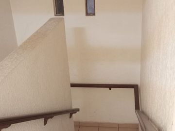 Se vende casa 9 recámaras, excelente ubicación, Col. La Paz, a 10 minutos de la UPAEP, ideal para Inversionistas. para renta recamaras con servicios
