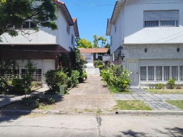 VENTA PH 5 AMBIENTES CON COCHERA - CASTELAR