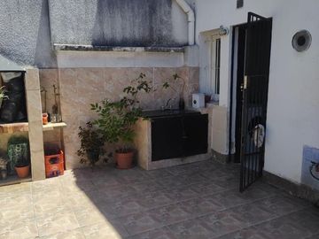 VENTA PH 5 AMBIENTES CON COCHERA - CASTELAR