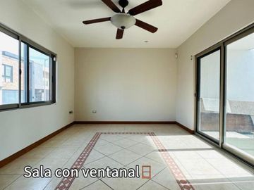 Lujosa y amplia casa, con 512m2 de construcción.