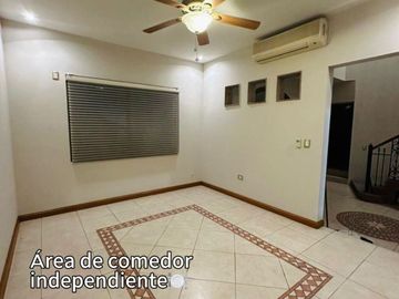 Lujosa y amplia casa, con 512m2 de construcción.