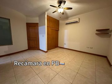 Lujosa y amplia casa, con 512m2 de construcción.