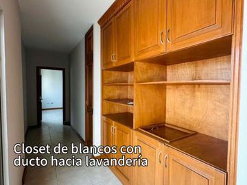 Lujosa y amplia casa, con 512m2 de construcción.