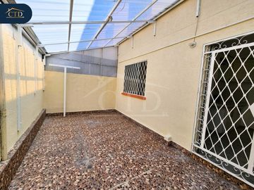 Vendo casa en conjunto, Sector Llano Grande, Norte de Quito
