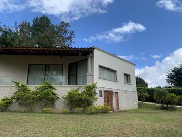 RESIDENCIA DE LUJO CON JARDIN DE UN NIVEL EN VENTA COAPEXPAN XALAPA