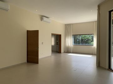 RESIDENCIA DE LUJO CON JARDIN DE UN NIVEL EN VENTA COAPEXPAN XALAPA