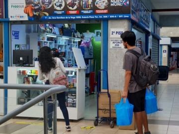 PLAZATEC Tienda con dos frentes