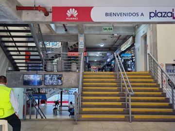 PLAZATEC Tienda con dos frentes