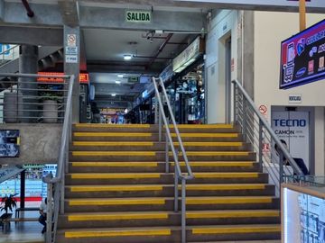 PLAZATEC Tienda con dos frentes