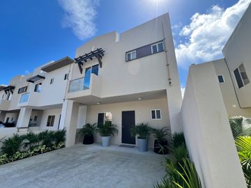 Lujosa Casa de 3 Habitaciones en Jardines de MAyakoba