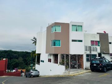 CASA EN VENTA TRES RECAMARAS EN FRACC PARAISO COL EMILIANO ZAPATA XALAPA