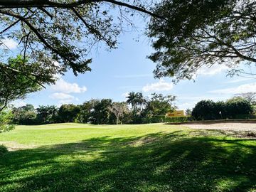 Casa con alberca privada y jardín, en venta, La Ceiba, Zona Norte, Mérida