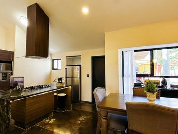 Casa con alberca privada y jardín, en venta, La Ceiba, Zona Norte, Mérida