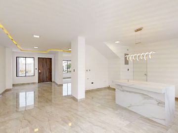 En Venta Casa Lista Por Estrenar Con 4 Habitaciones en Urb Mallorca, Via Salitre.