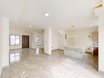 En Venta Casa Lista Por Estrenar Con 4 Habitaciones en Urb Mallorca, Via Salitre.