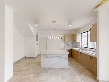 En Venta Casa Lista Por Estrenar Con 4 Habitaciones en Urb Mallorca, Via Salitre.