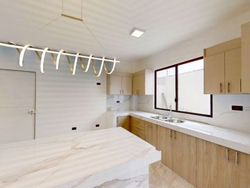 En Venta Casa Lista Por Estrenar Con 4 Habitaciones en Urb Mallorca, Via Salitre.