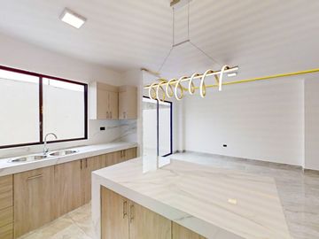 En Venta Casa Lista Por Estrenar Con 4 Habitaciones en Urb Mallorca, Via Salitre.