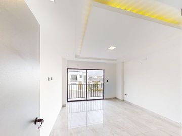 En Venta Casa Lista Por Estrenar Con 4 Habitaciones en Urb Mallorca, Via Salitre.