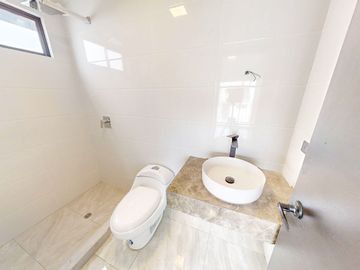 En Venta Casa Lista Por Estrenar Con 4 Habitaciones en Urb Mallorca, Via Salitre.
