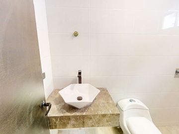 En Venta Casa Lista Por Estrenar Con 4 Habitaciones en Urb Mallorca, Via Salitre.