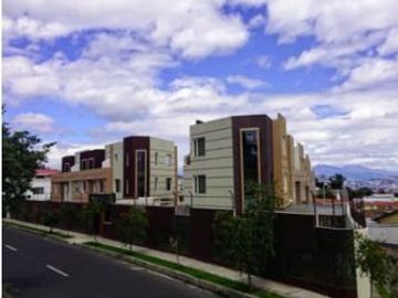 Casa en Venta por Solca - Santa Lucia