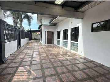 390 SQM Bungalow House With 4 Bedrooms