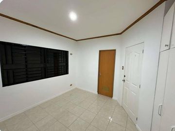 390 SQM Bungalow House With 4 Bedrooms