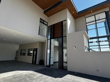 Casa en VENTA Sierra Alta 9o Sector