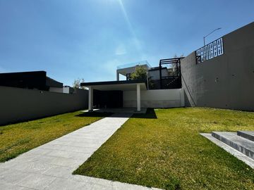Casa en VENTA Sierra Alta 9o Sector