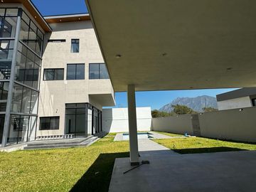 Casa en VENTA Sierra Alta 9o Sector