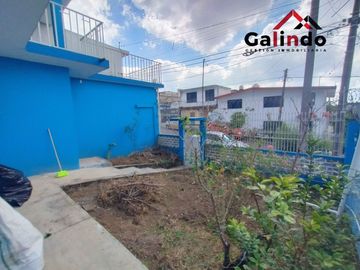VENTA DE CASA GRANDE 5 RECAMARAS Y CON DEPARATAMENTO DE 1 RECAMARA, AMPLIO JARDIN