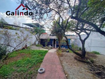 VENTA DE CASA GRANDE 5 RECAMARAS Y CON DEPARATAMENTO DE 1 RECAMARA, AMPLIO JARDIN