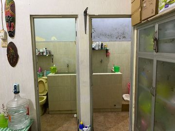 Rumah Siap Huni Lokasi Strategis di Ketintang Surabaya Selatan