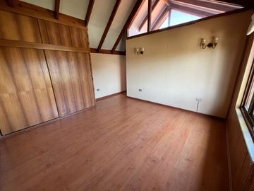 Villa Alemana, a pasos Troncal Urbano, 3 dormitorios, estar, mansarda