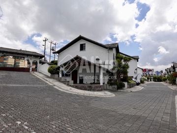 Casa de venta en Carcelén, sector Universidad SEK