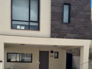 CASA EN VENTA EN ZAKIA EN ZIRÉ, CERCA DE LA UNIVERSIDAD ANÁHUAC