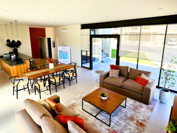 CASA EN VENTA EN ZAKIA EN ZIRÉ, CERCA DE LA UNIVERSIDAD ANÁHUAC