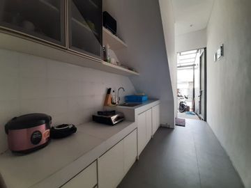 Rumah Baru Gress Full Furnished Lokasi Darmo Permai Surabaya