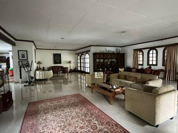 Rumah Dijual di Taman Radio Dalam Jaksel ada Kolam Renang
