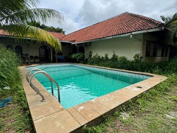Rumah Dijual di Taman Radio Dalam Jaksel ada Kolam Renang