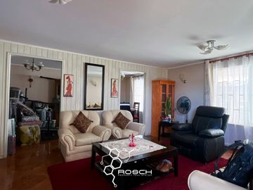Amplia casa esquina, impecable 4D/3B
